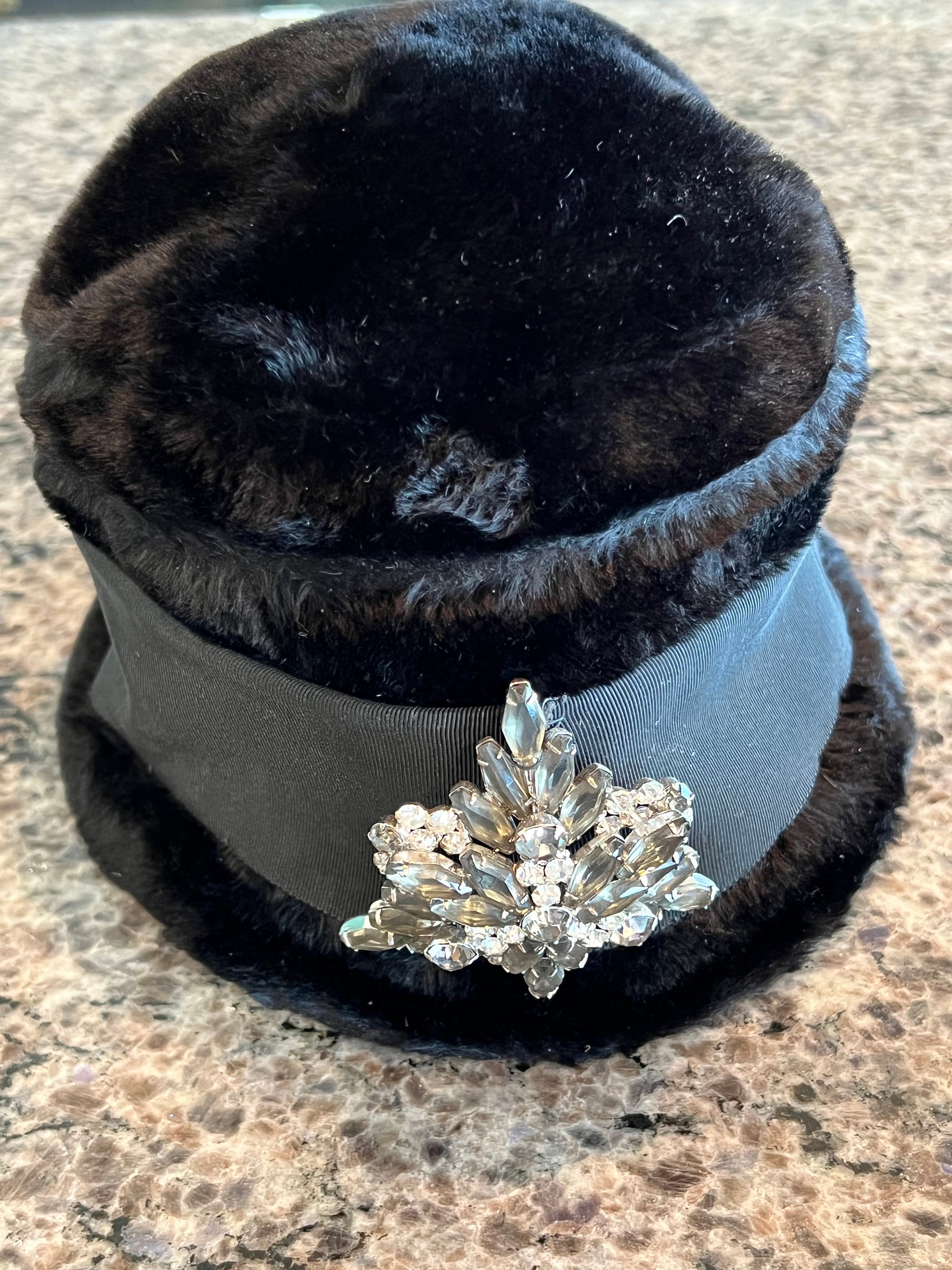 Jan Leslie Black and White Women\'s Hat 1940s Black Velvet Rhinestone Jan Leslie Tam Saucer Hat  main image 2