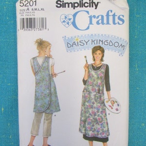 Simplicity Sewing Pattern 5201 DAISY KINGDOM Misses Back Wrap Apron in 2 Lengths, Size 10-24, Uncut; apron with pockets