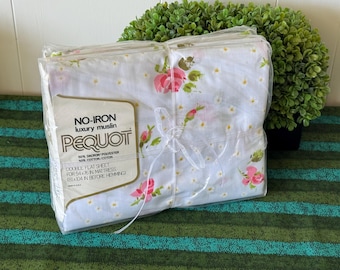 Pequot Pink "rosebuds" Full Sheet Set Flat & Fitted Sheet Rosebud Print NIP- vintage full pink floral sheet, vintage bedding, feminine bed