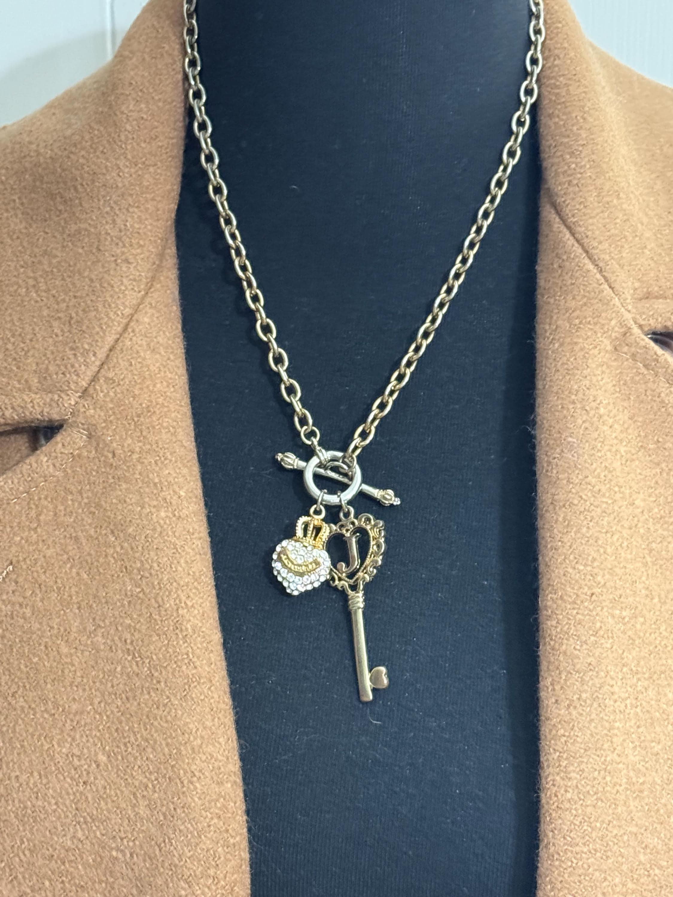 Juicy Couture Straw‎ Bucket Hat Gold Charm Chain Y2K Heart Crown NWT Goldtone Heart and Juicy Toggle Charm Necklace - Juicy Couture main image 3