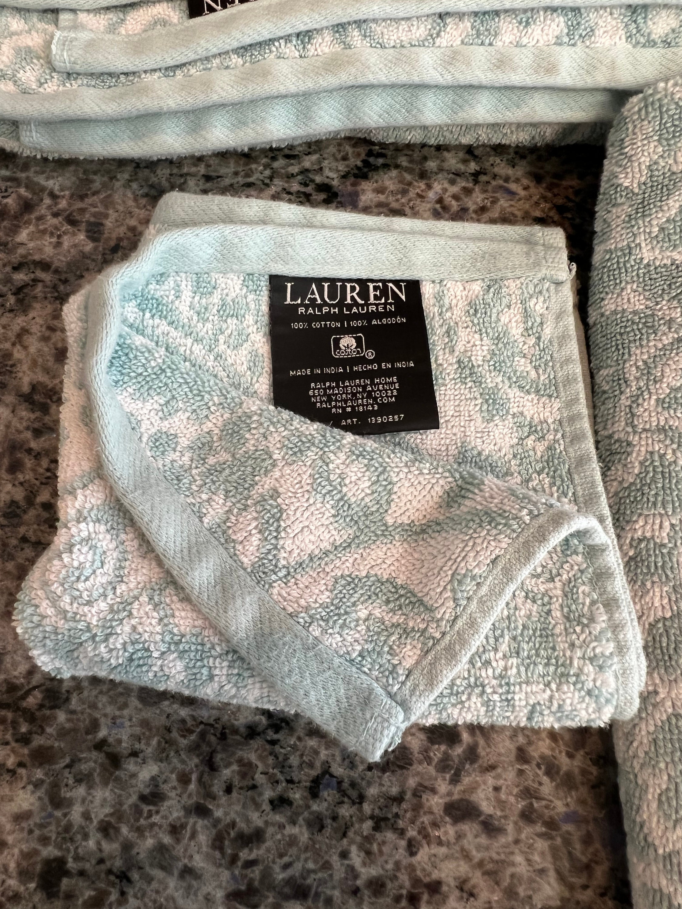 Ralph Lauren Aqua Blue and White Paisley Pattern Reversible Set of Two Bath  Towels, 2 Hand Towels and 2 Washcloths Ralph Lauren Towels 