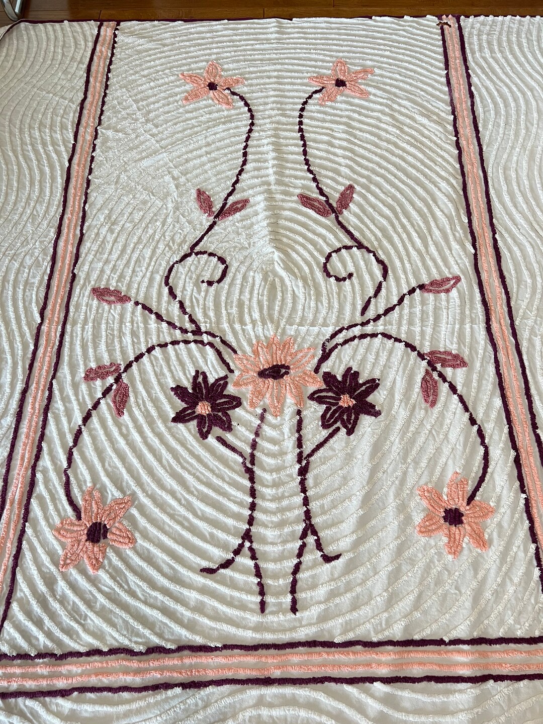 Vintage Twin Chenille Bedspread White With Pink & Burgundy Flowers Center 88 X 100 Chenille