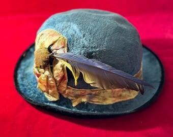 1930’s Women’s Teal Blue Wool Mohair Hat with Floral Silk Band & Feather - antique Women’s hat