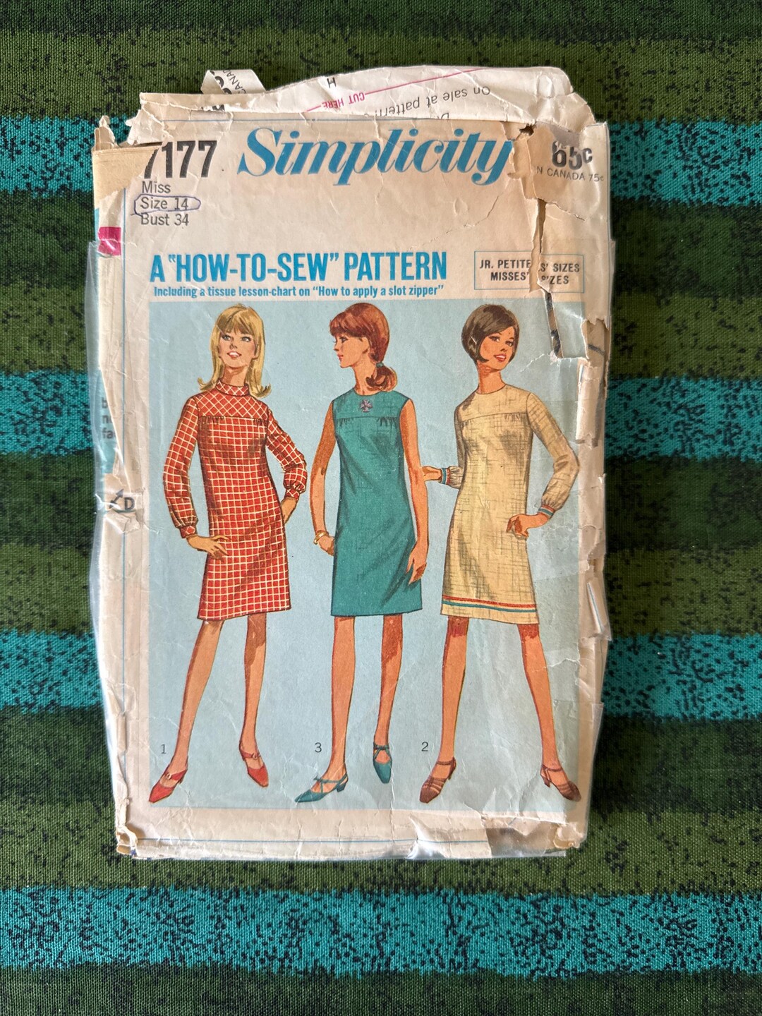 【最終値下げ】CARTOGRAPHIC PATTERN DRESS 1967 Simplicity 7177 Shift Dress 2 Sleeve Lengths Size 14 Cut