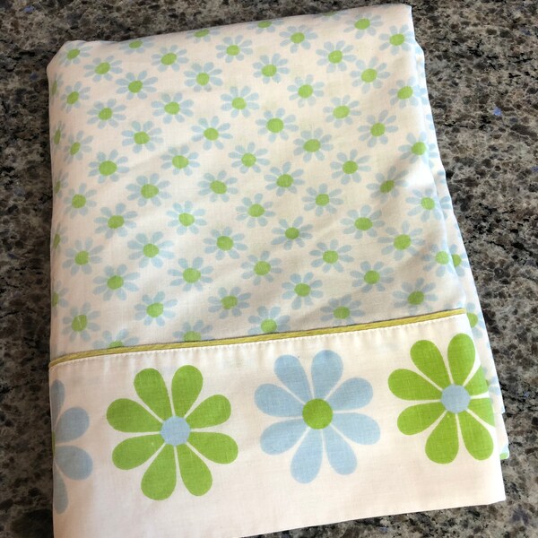 Vintage 1970's Flower Power Blue & Green Daisy Muslin Full Flat Sheet - flower power bedding, full flat sheet, full flat flower power sheet