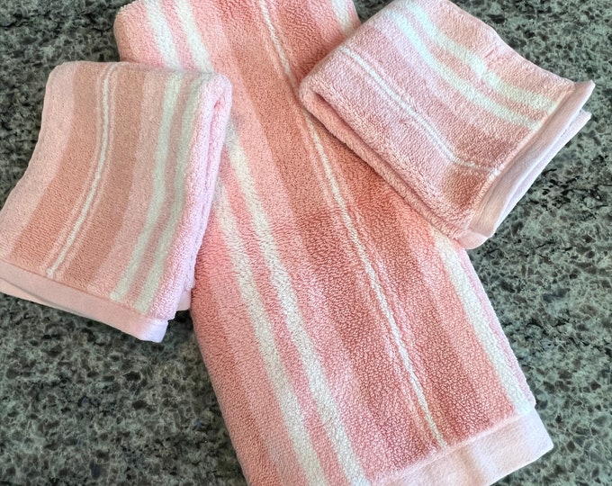 Vintage 1990'S the Royal Family by Karsten Set of 2 Pink and White