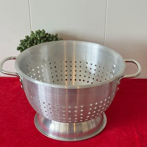 Commercial Cookware Aluminum Colander Strainer W/Handles 5 Qt Size No 1505 10 1/2&quot; tall- kitchen strainer, vintage kitchen colander, kitchen