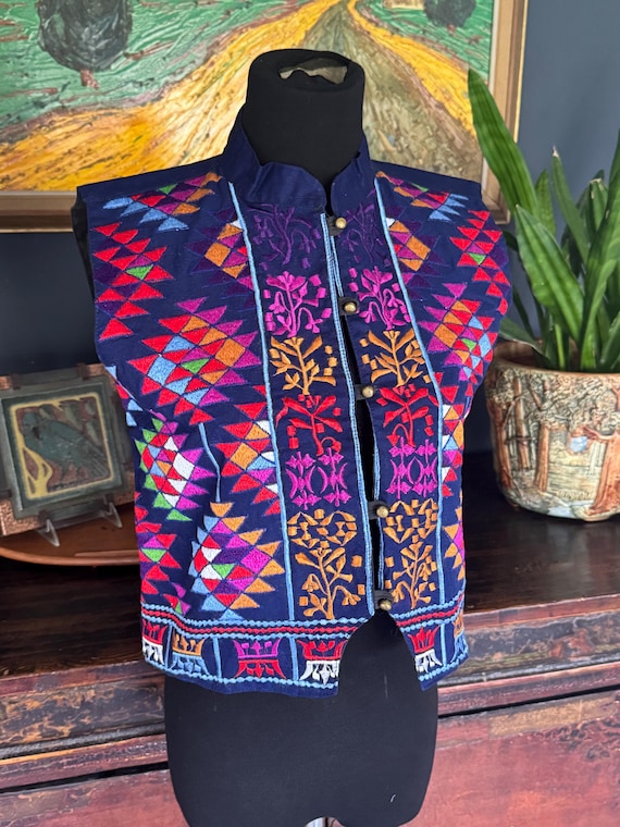 ヴィンテージ刺繍入りコットンベスト – フォークロア調ボヘミアン