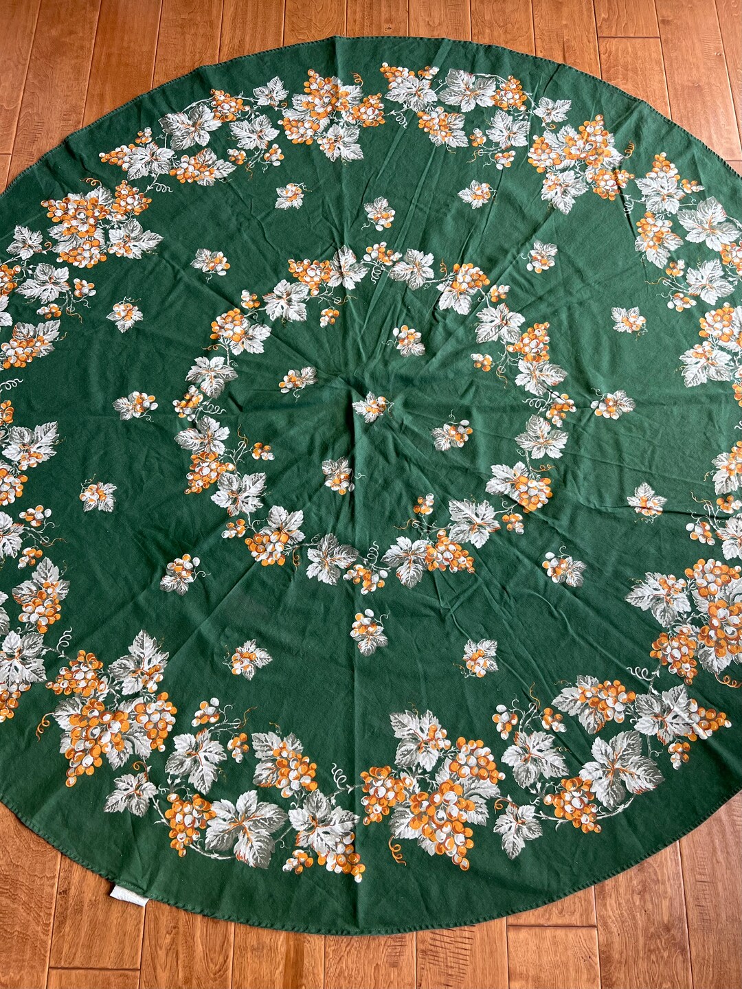 Williams, Sonoma Dark Green 70 Round Grape Tablecloth Made in Moldavia