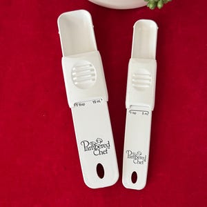Vintage Lot of 2 Pampered Chef White Plastic Measuring Spoon Set adjustable~ measuring spoons, farmhouse kitchen decor