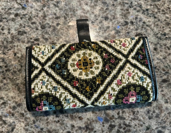 Kisslock Needlepoint Wallet needlepoint Clutch - boho wallet, floral wallet