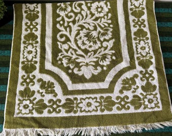 1970's Sears Avocado Green & White Reversible Bath Towel W/ Fringe Hem