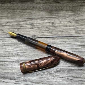 Vintage Sheaffer Sub Brand Travelers Brown Marbleized Fountain Pen Center Translucent with Signature 4 Gold metal Nib-  pen collector