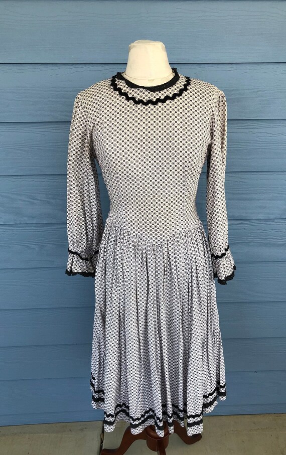 True Antique Women's Black Calico Cotton Print Lon