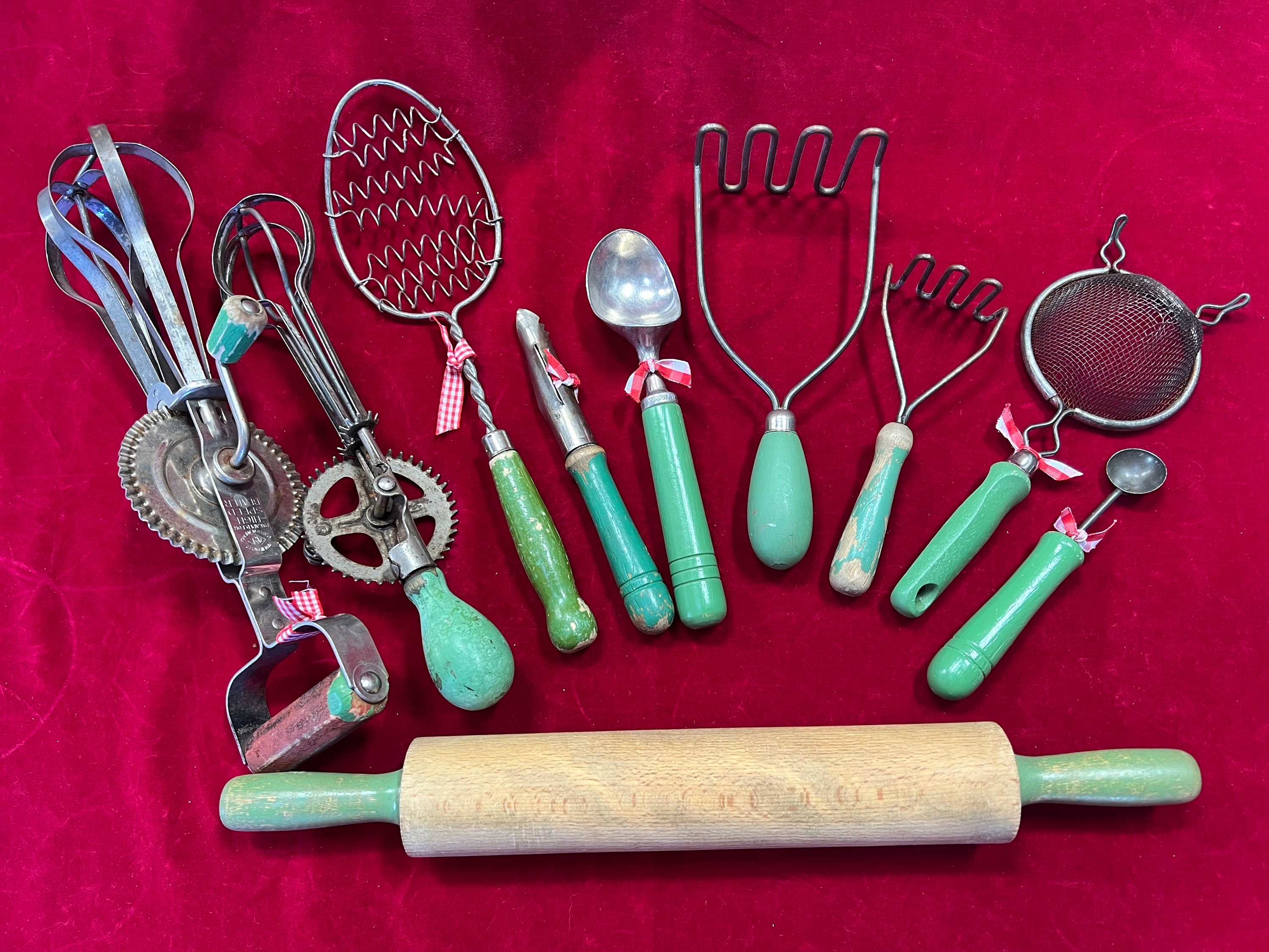 Antique/vintage Green Wood Handled Kitchen Utensils 6 Potato