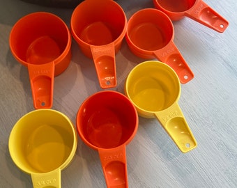 Vintage lot of Orange & Yellow Tupperware Measuring Cups, 1C, 3/4C, 2/3C, 1/2C, 1/3C and 1/4C measuring cups -Orange Tupperware