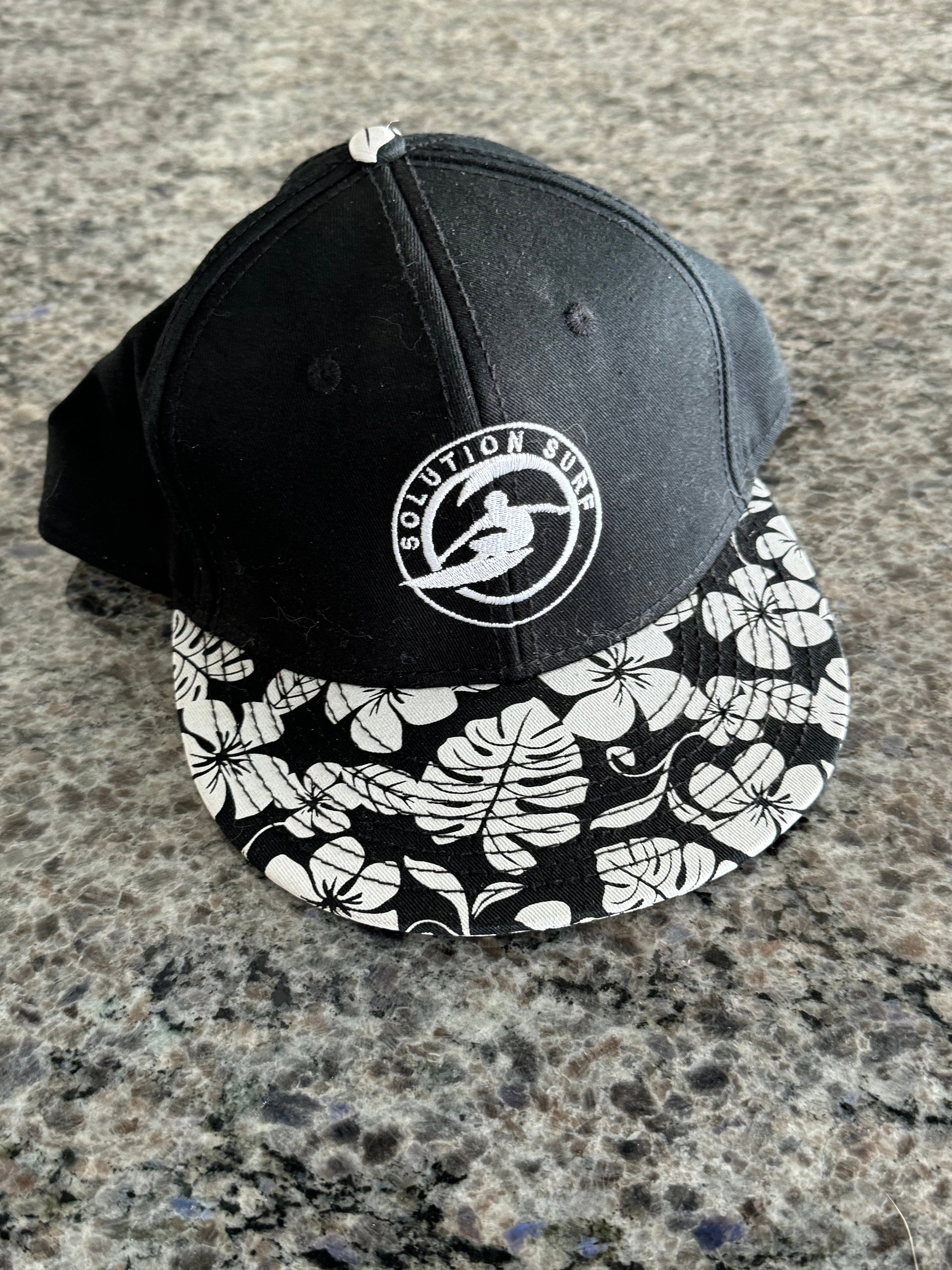 帽子 fleur store hat sundays best black NWT Otto Snapback Hat Solution Surf Black & White Tropical
