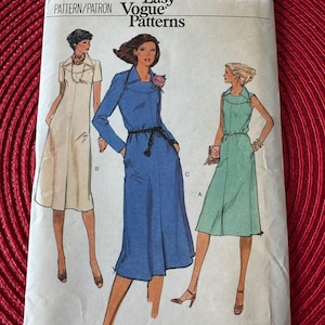 1970’s Vogue Sewing Pattern 9843 Misses Pullover Collared Dress Yoke front 3 Sleeve Lengths Size 10 Uncut-A Line dress