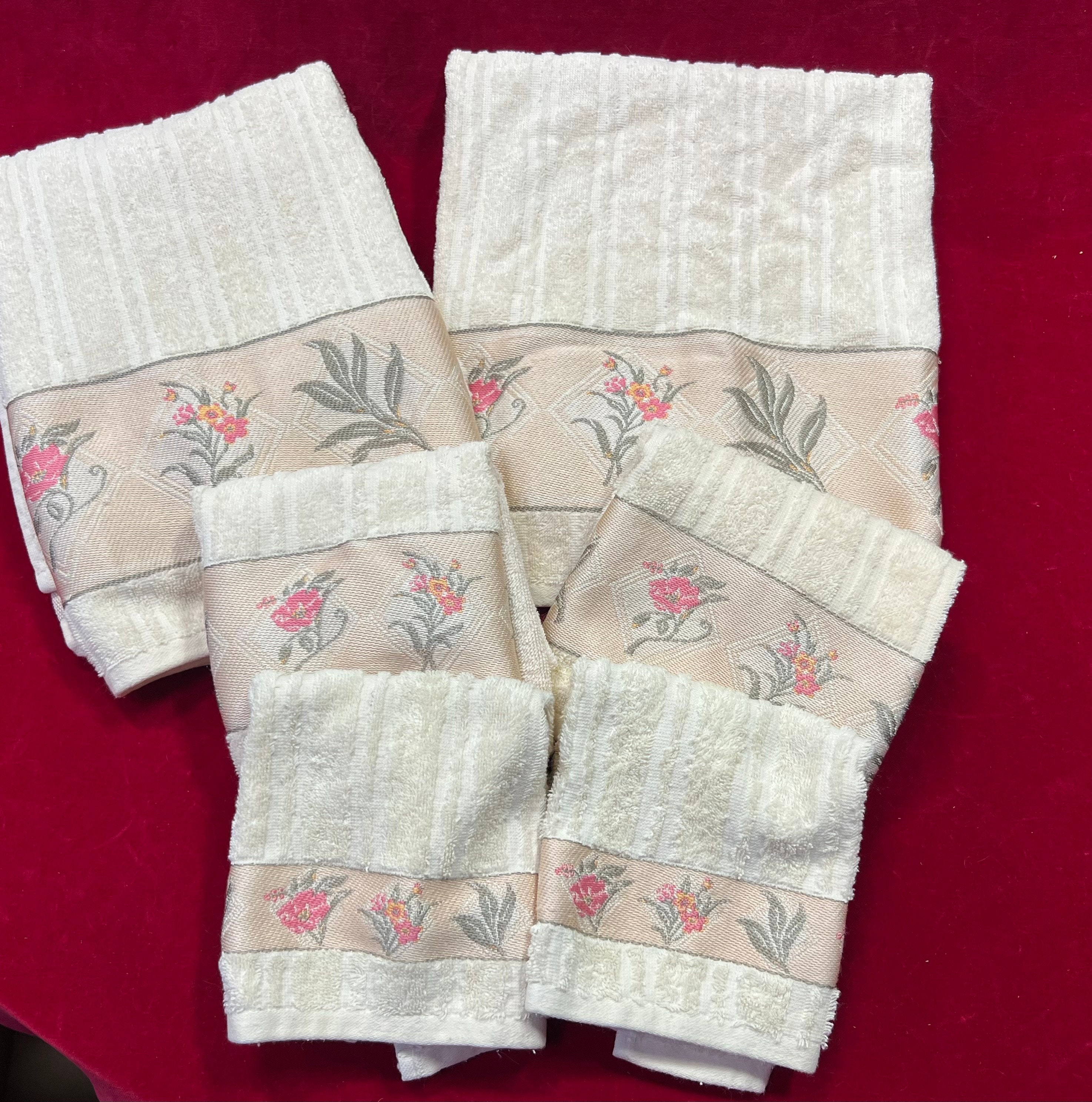 Vintage 1970s REVERIE MILLS INC Ivory Set of 2 Bath Towels 2 Hand