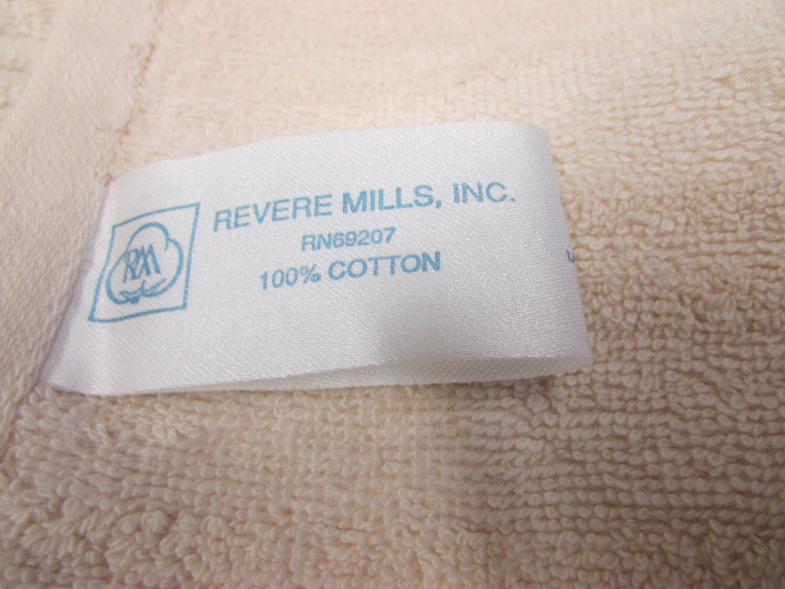Vintage 1970s REVERIE MILLS INC Ivory Set of 2 Bath Towels 2 Hand