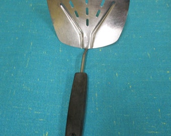 Vintage Pink Handle Metal Spatula flipper Lifter for Your Mid Century  Kitchen by Ekco 
