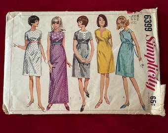 1966 Einfachheit 6399 Schnittmuster Misses Empire- Taille Kleid in 2 Längen und 2 Ärmeln, Grösse 12, cut; 1960er Jahre Kleid RAR