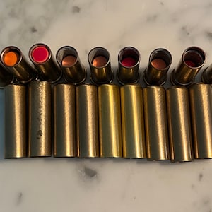 Lote raro de 9 labiales vintage Dorothy Gray Sheer Velvet de los años 50/60 en tubos de metal dorado cepillado ~ labial vintage, labial Dorothy Gray