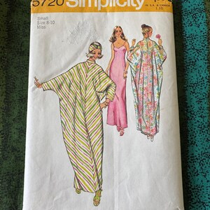 1973 SIMPLECITY 5720 Schnittmuster Misses Langer Kaftan MuuMuu Kleid mit Schrägschnitt Slipkleid Grösse 39-38 Uncut - langer Kaftan Schnittmuster, SELTEN