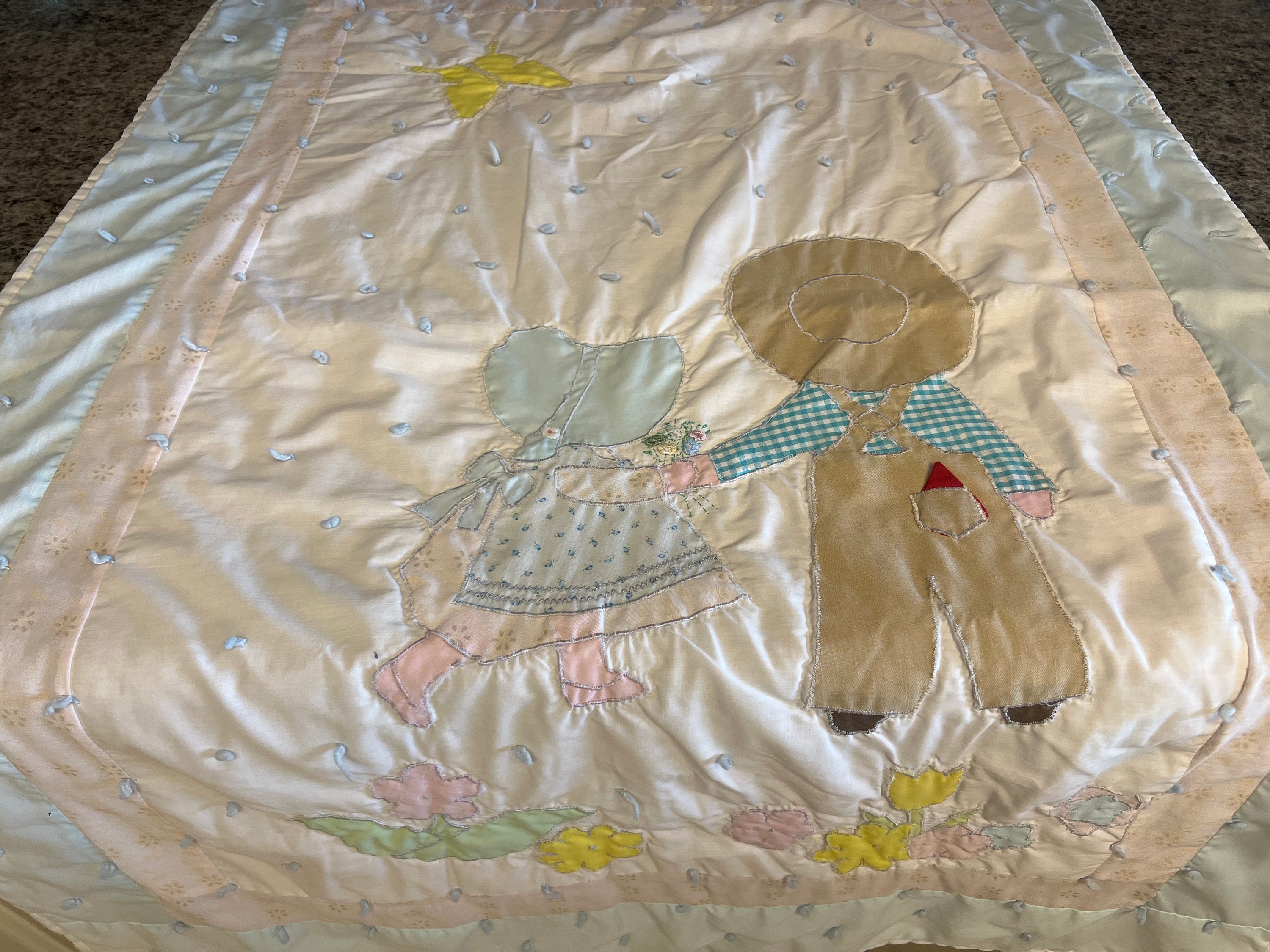 Vintage Boy and Girl Baby Quilt W/appliqué White Cotton 35” X 53