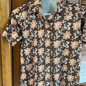 Vintage 1960/70&#39;s Brown Floral Print Polyester Knit Short Sleeve Button Front Cropped Blouse by Sears Size Small- cropped floral top