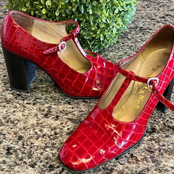 Vintage 80'S Women's Free Lance France Red Patent Leather Alligator Pattern T Strap Shoes Size 7.5-8 Wood Stacked Heel 3" H Rhinestone clasp