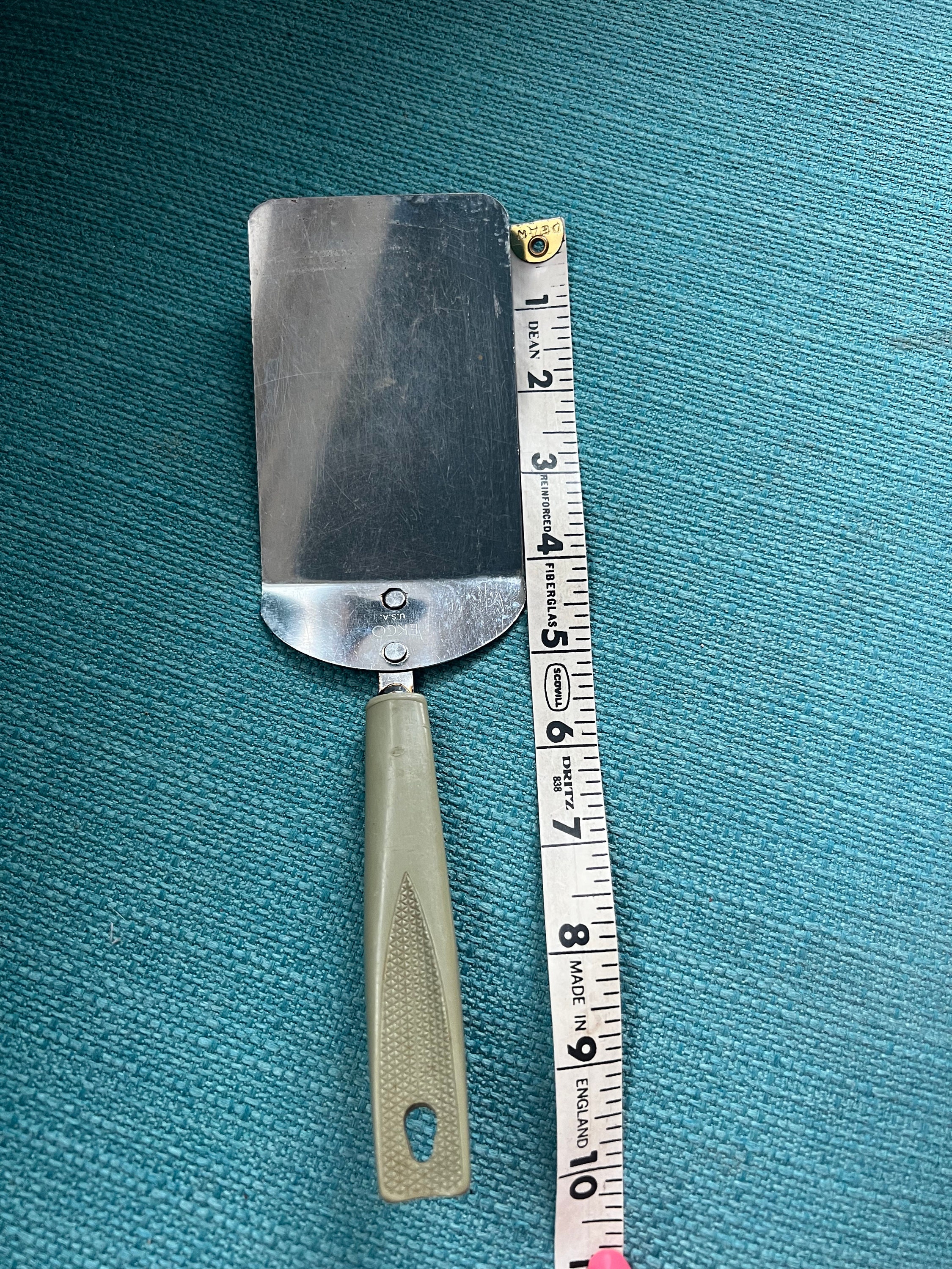 Vintage Stainless steel short spatula turner Daisy flower pattern