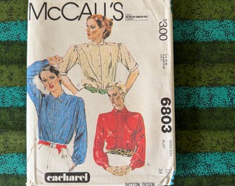 70 年代の Cacharel のミセス用ブラウス、ブレザー、ラップスカートの