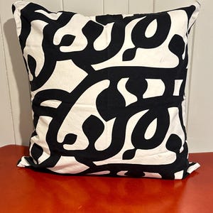 IKEA Kajsa Trad Schwarz Weiß Abstrakt Print Euro Baumwollkissenbezug 26 ”- IKEA Kissen, modernes Eurokissen, schwarz & weiß