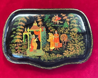 ロシアのパレフ漆器箱「スネグーラチカ」ロシアの雪娘、手描き