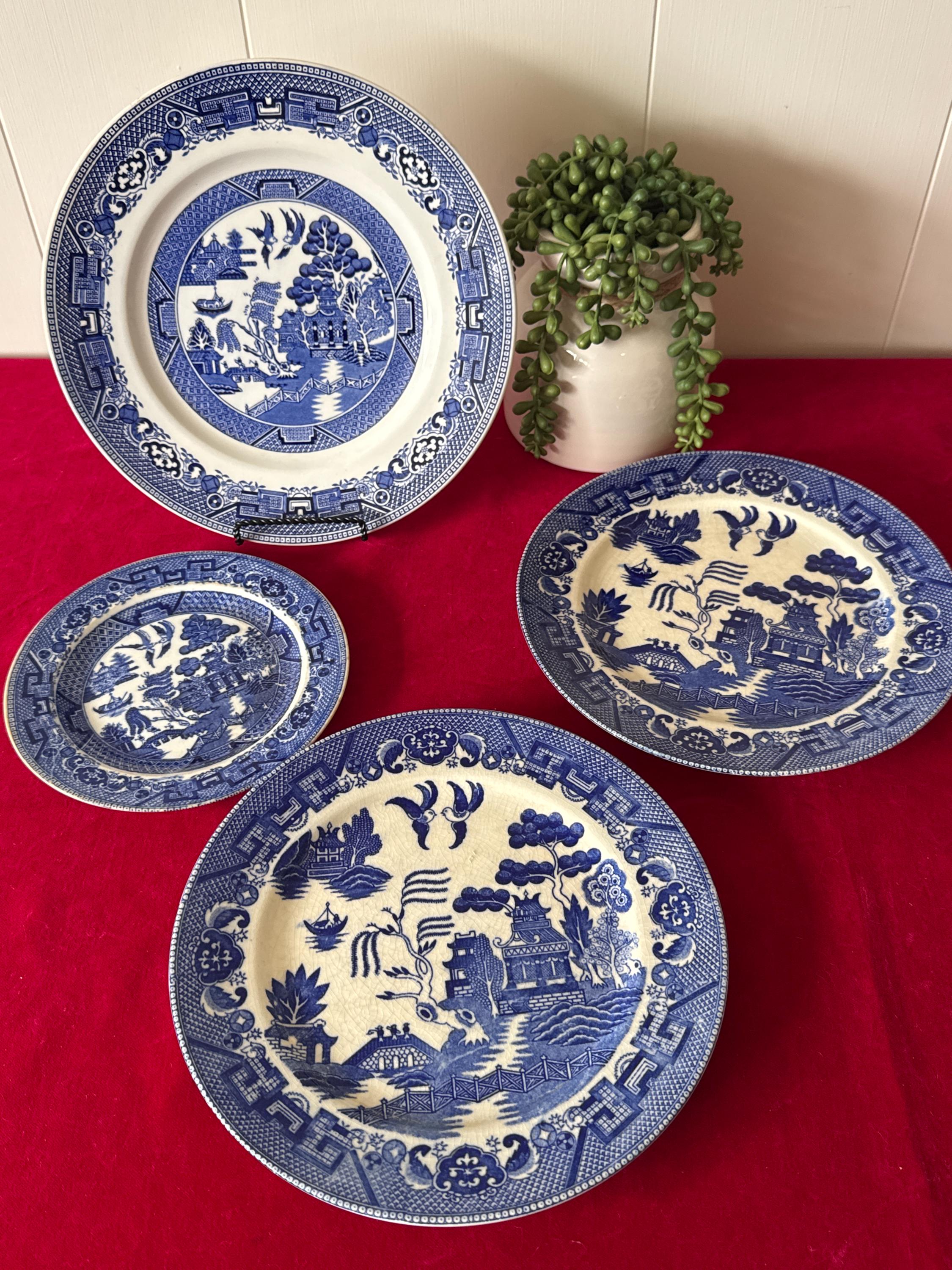 Ridgway社　ミッドセンチュリー　大小プレート４枚セット　ヴィンテージ Set of 4 Vintage Ridgway “woodland” Salad Plates - Etsy