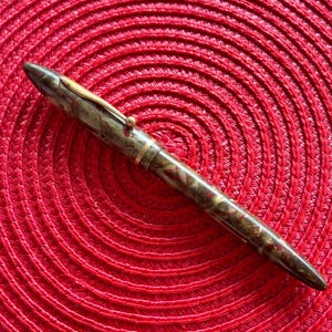 Vintage 20’s Sheaffer Green & Red Marble Fountain Pen 14 k Gold 3-25 Nib Lever Fountain Pen, antique Sheaffer 3-25 pen
