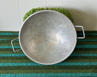 Antique Aluminum 7 Star Pattern Colander Lovely Vintage Patina Perfect for Farmhouse Cottage Display & Use - Makes Perfect Fruit Bowl