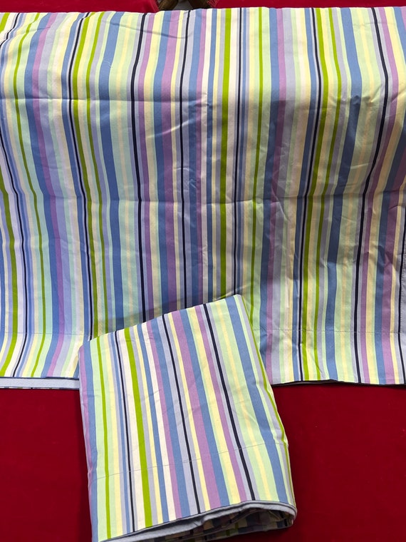 Set di 2 cuscini decorativi in tessuto felpato con motivo a tinta