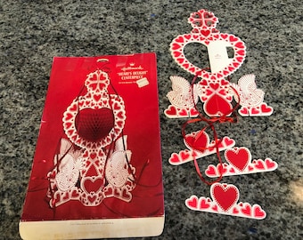 Hallmark HONEYCOMB DECORATION Valentines Vintage HEART Die Cut Hanging Tabletop Hallmark HONEYCOMB DECORATION Valentines Vintage HEART Die Cut Hanging Tabletop