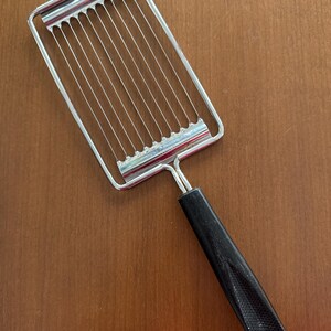 Vintage EKCO tomatensnijder met zwart handvat - Ekco-gereedschap
