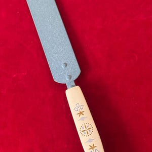 Vintage EKCO Dutch Tulip Stainless Steel Blue Icing Spreader Spatula with Dutch motif Handle, 12&quot;~ vintage bakery spatula, frosting spreader