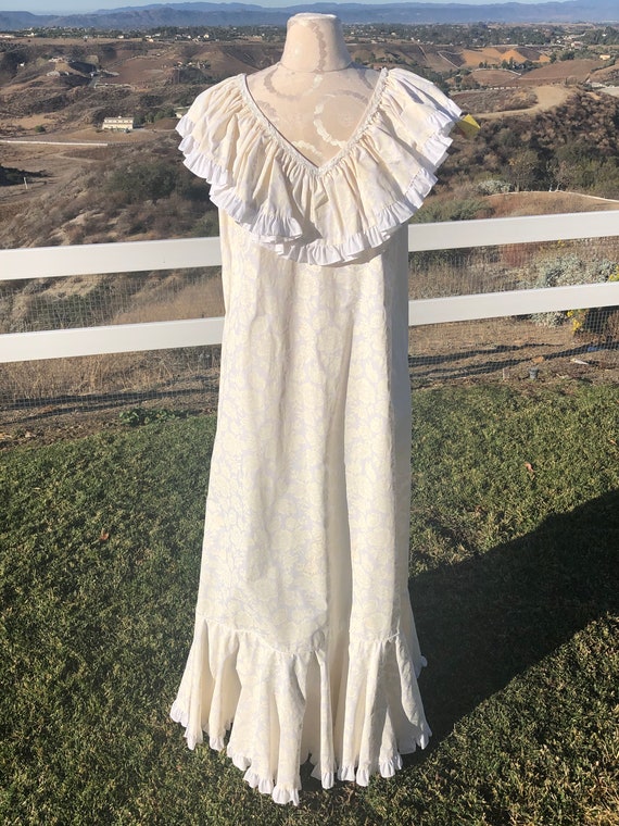 Vintage Princess Kaiulani White Cotton Hawaiian Lo