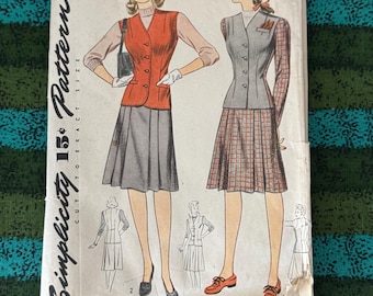Patrón de costura Simplicity 4354 de los años 40 para chaleco o chaqueta con botones delanteros recortados y falda plisada delantera para señoritas de la Segunda Guerra Mundial, talla 14 sin cortar, uniforme de los años 40
