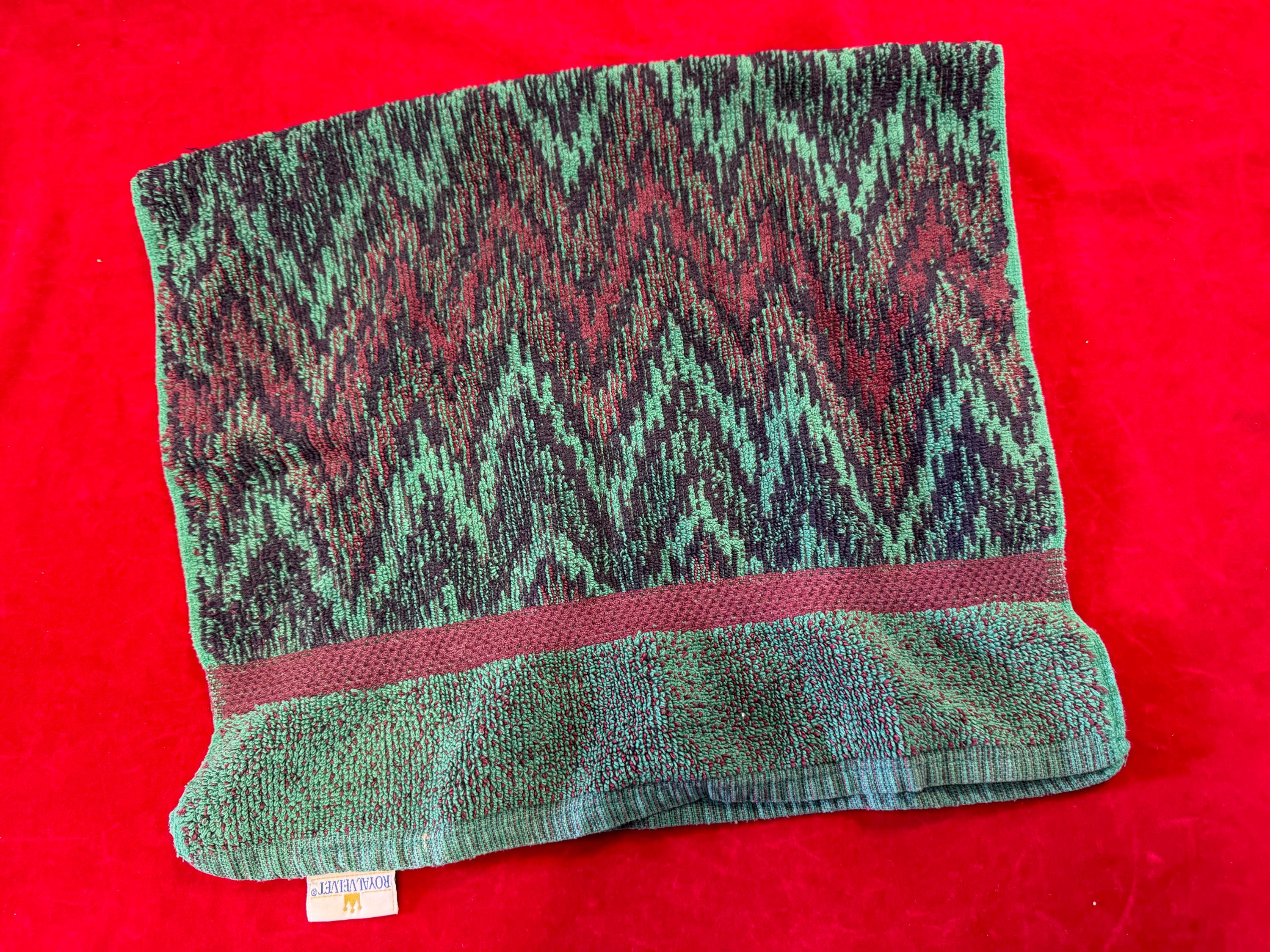 1990s Fieldcrest Royal Velvet Emerald Green Burgundy Reversible Southwest Chevron Pattern Hand Towel Masculine Bathroom 1990s Bathroom Etsy Ireland