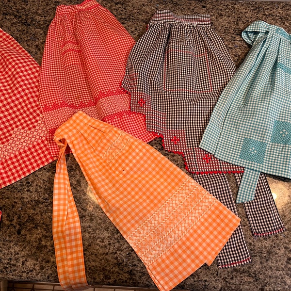 U CHOOSE ~ Demi-tablier en coton Vichy des années 1950 avec motifs de broderie ~ Demi-tabliers rouge, orange, bleu ou rouge/blanc ~ Tablier grand-mère, tablier Vichy