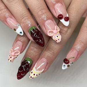 Strawberry Shortcake Press On Nails, Kawaii Dessert Nail Art, Pastel Pink Press On Nails, Strawberry Nails, Cute Nails, Birthday Nails