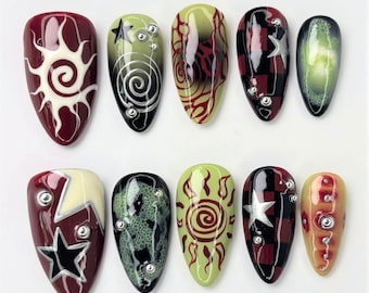 Grunge Sun Press On Nails, Summer Red & Green Abstract Nail Art, Y2K Fake Nails, Spiral Flame Star Nails, Red Green Summer Nails, Sun nails