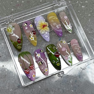 Spring Garden Press On Nails, Ladybugs, Bees & Flowers Handmade Nail Art, Nature Inspired Fake nails, Botanical Press On Nail, Summer nails