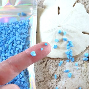 Blue Tiny Rocks Pebbles voor vulhars en strandkunst - Pebble Art. Blauwe nepstenen. Harsvoorraad. Kleine harsvuller. Idee voor onthulling van geslacht